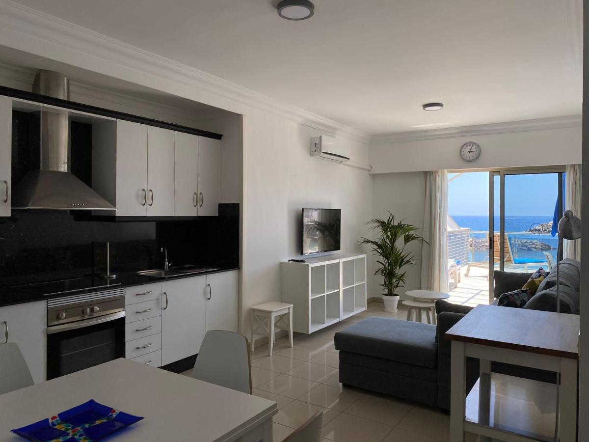 Billy'S Beachfront Apartment With Pool Access Puerto De Mogan Exterior foto